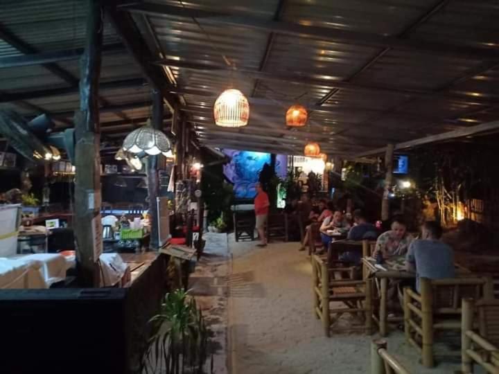 Apache Bar Haad Yao Hotel Bagian luar foto